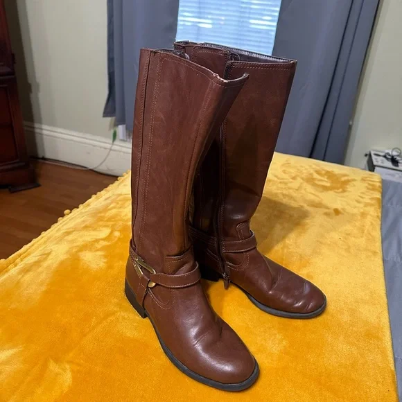 Women’s knee high boots in good condition - Picture 1 of 3